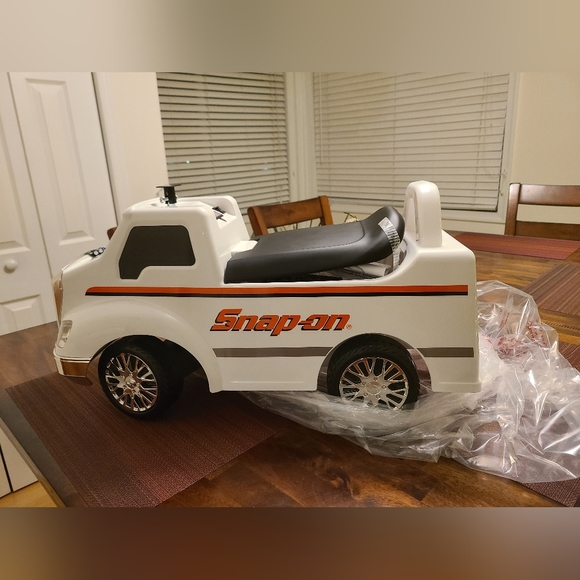 RIDE ON SNAP-ON TRUCK - Picture 5 of 9